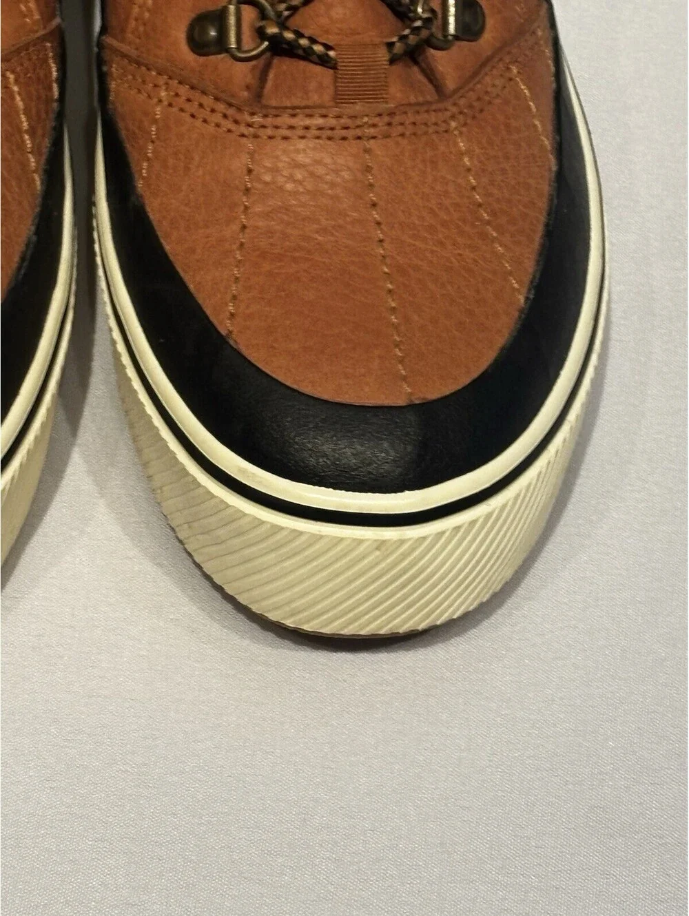 Cariuma these leather